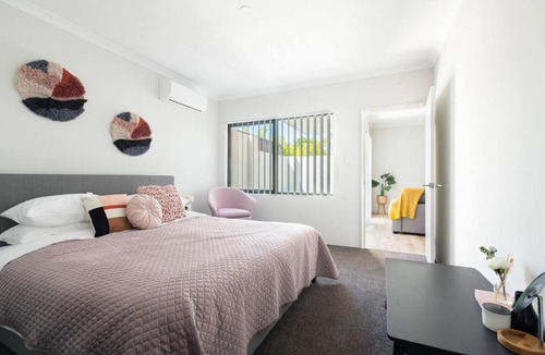 Booragoon Apartment | Bright Trendy 3BR Apt - Walk to River & Shops