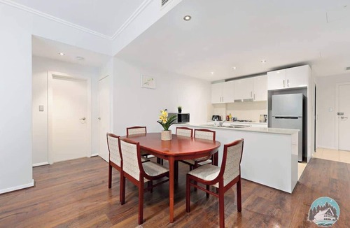 Turramurra Apartment | Bright Turramurra Apt Walk to Train & Shops
