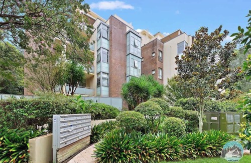 Turramurra Apartment | Bright Turramurra Apt Walk to Train & Shops