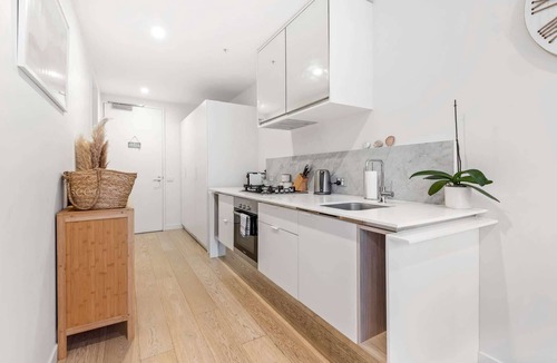 Brighton Apartment | Brighton 1-Bed Apartment with Balcony