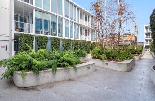 Brighton Apartment | Brighton 1-Bed Apartment with Balcony & Parking