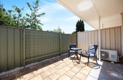 Brighton Apartment | Brighton Breeze Retreat - Idyllic Beachside Stay