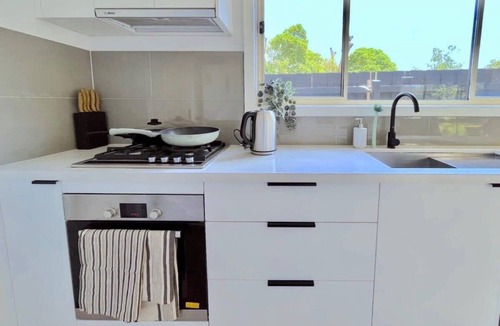 Forest Hill House | Brilliant Modern Villa 65' Samsung Smart TV
