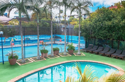 West End Hostel | Brisbane Backpackers Resort - Group of 16
