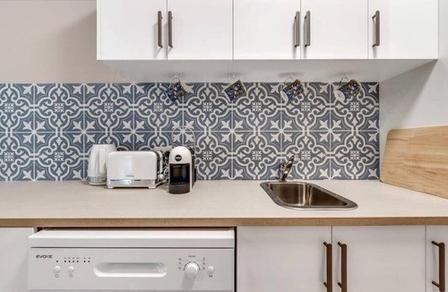 Brisbane Central Business District Apartment | Brisbane CBD Studio: Modern Comfort Great Location