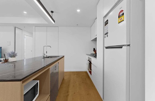 South Brisbane Resort | Brisbane One Views | Level 15 2BR Apartment