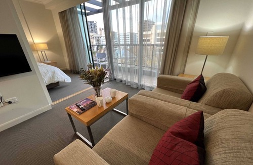 Milton Apartment | Brisbane Top Floor /River Views Near Suncorp Stadium