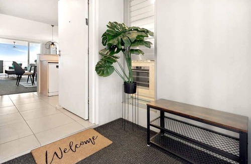 Spring Hill Apartment | Brisbane Views | Walk to NRL Game @ Suncorp & Ekka
