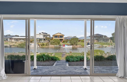 Nangkita House | Britannia Bliss - Waterfront Escape on Hindmarsh Island