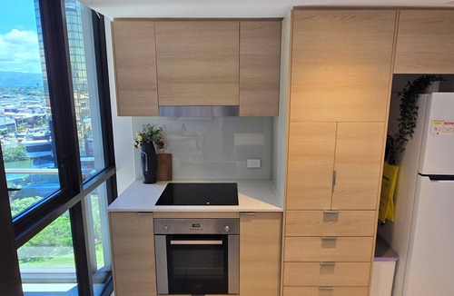 Broadbeach Apartment | Broadbeach Business or Leisure w/free parking