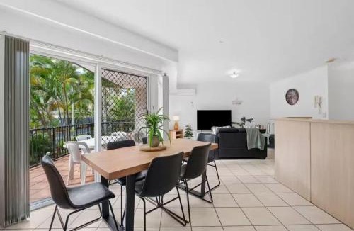 Labrador Apartment | Broadwater Waterfront Balcony near Sea World