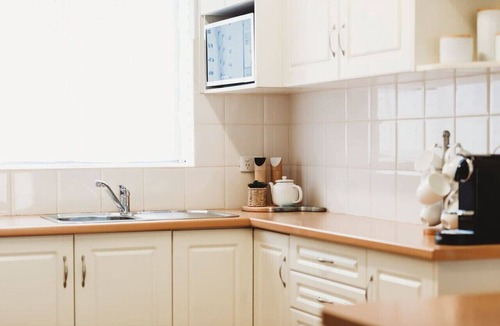 Glenelg South Apartment | Broadway Getaway - 150 Metres to Beach