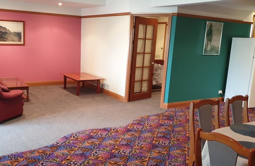 Eleebana Apartment | Broel Lodge