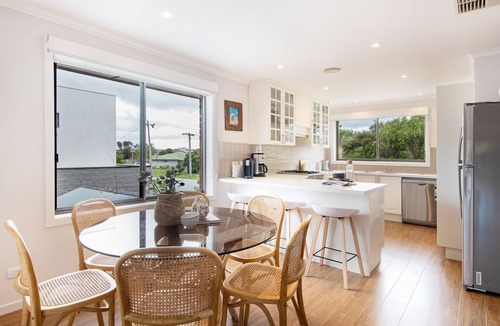 Safety Beach House | Brooklyn Beach Abode Walk to the beach