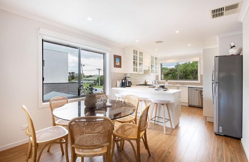 Safety Beach House | Brooklyn Beach Abode Walk to the beach