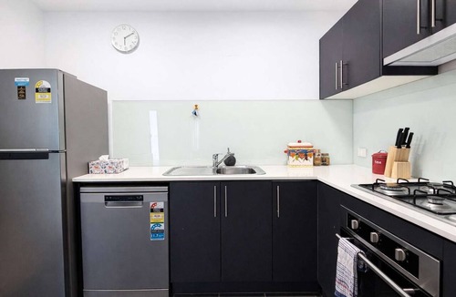 Brunswick Apartment | Brunswick 2B Living Near Sydney Rd w/Free Parking