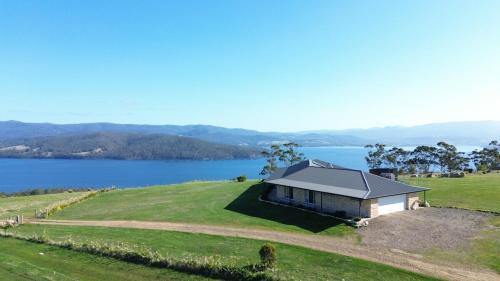 North Bruny House | Bruny Horizon - Where the Country meets the Sea