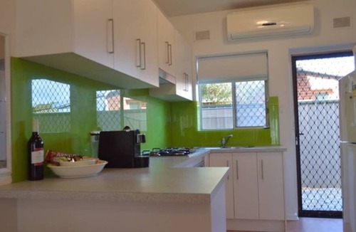 Largs North Apartment | Budget Beachside Accommodation