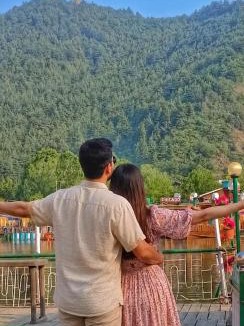Dal Lake Bed & Breakfast | Budget Cottage By Aristotle