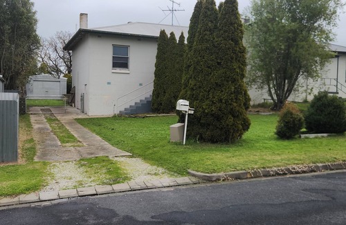 Mount Gambier House | Budget-Friendly 3-Bedroom Stone Home Mt Gambier