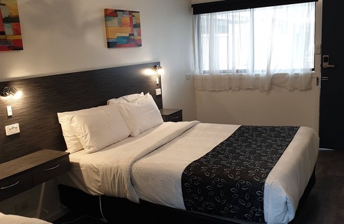 Hamilton Hotel | Budget on the Lake