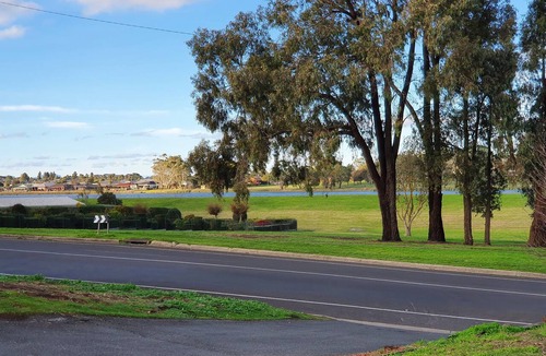 Hamilton Hotel | Budget on the Lake