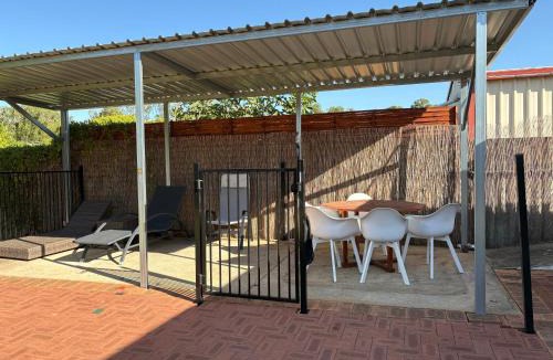 Kelmscott House | Budget rooms in big house