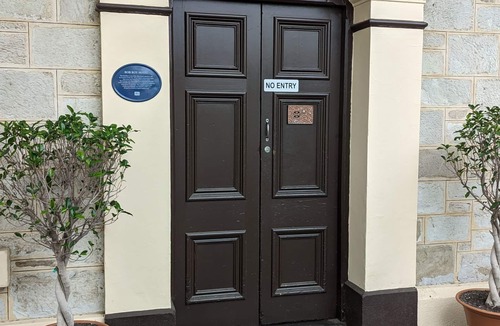 Adelaide Central Business District Hostel | Budget Single Room in CBD