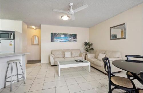 Coffs Harbour Apartment | Budget Unrenovated Beachside Resort Style Complex 222 Sandcastles