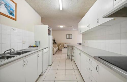 Coffs Harbour Apartment | Budget Unrenovated Beachside Resort Style Complex 222 Sandcastles