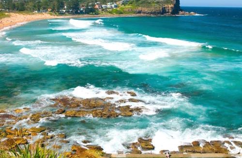 Avalon Beach House | Bungalow 127 at Avalon pde, 800m walk to beach