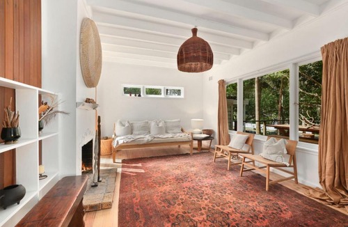 Avalon Beach House | Bungalow 127 at Avalon pde, 800m walk to beach
