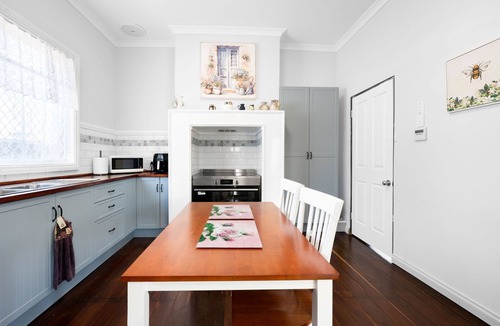 Beachlands House | BUNGALOW ON BURGES Ideal for both workers or families, nice and close to town