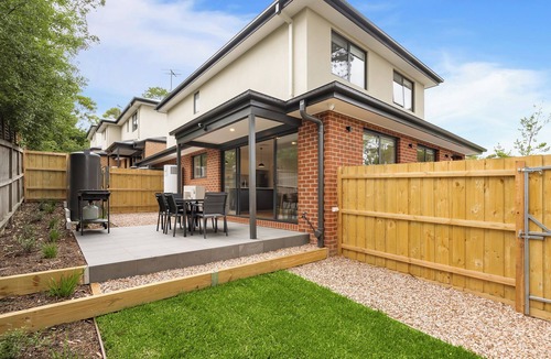 Croydon Villa | Bungunyah Apartments: 3 Bedroom Yarrabee Villa