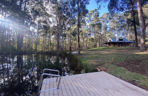 Tolmie House | Bunjil Hideaway - 'Cosy Getaway - Beautiful Oasis'