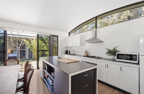 Naturaliste House | Bunker Bayhouse - Beachfront Retreat next to Resort