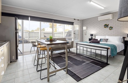 Tootgarook Apartment | Burdett Beach Studio