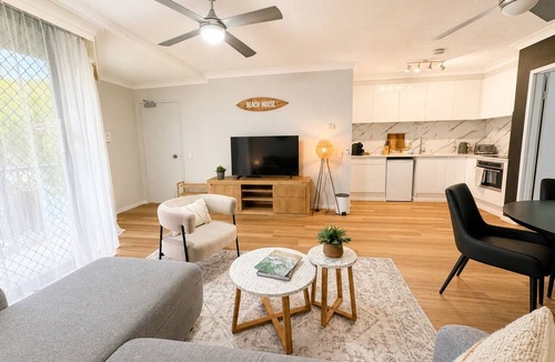 Burleigh Heads Apartment | Burleigh Beach Escape 50m to Sand Newly Refurbished