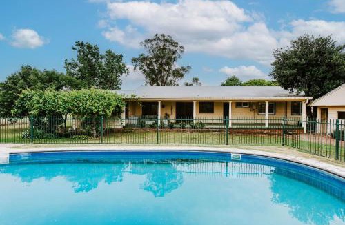 Central Mudgee House | Burrundulla Farmhouse - Tranquil Country Allure