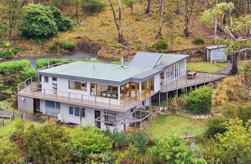 Tinderbox House | Bush Escape with Water Views