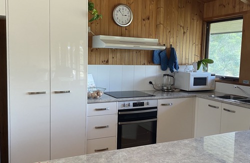 Clarence Town House | Bush Farm overlooking quiet valley
