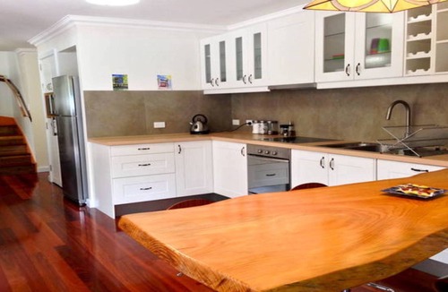 Margaret River House | Bushey Heath - A Walk To Town Bush Retreat