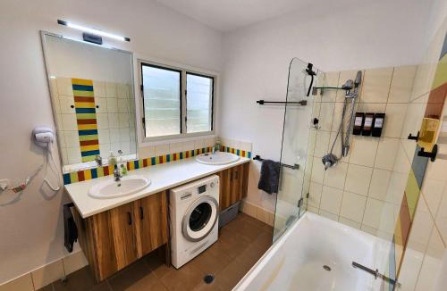 Kingfisher Bay House | Bushys Hilltop (Kingfisher Bay, Kgari)