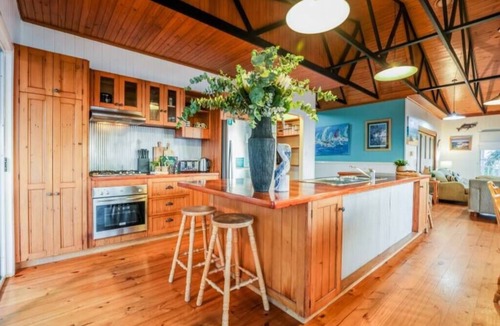 Seventeen Seventy House | Bustard Bay Lodge: Stunning Views of 1770