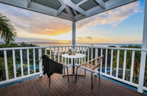 Seventeen Seventy House | Bustard Bay Lodge: Stunning Views of 1770