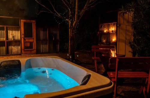 Leura House | Buttercup Oasis Rustic Cabin Hot Tub and Firepit