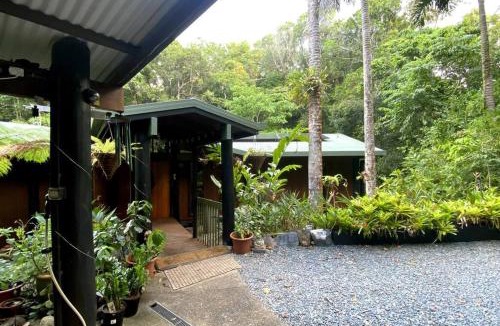 Cow Bay House | BUTTERFLY BEND - 3 Bedroom Daintree Beach House