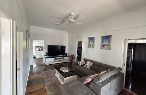Buxton House | BUXTON HOLIDAY HOME. nA HOME AWAY FROM HOME !