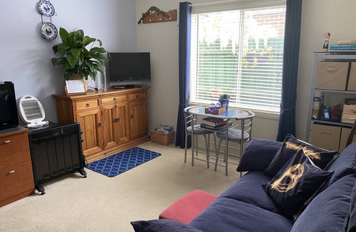 St Leonards Bed & Breakfast | By the Bay private guest suite/kitchenette Short term stays, 1 to 4 days