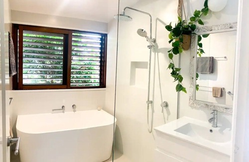 Suffolk Park Apartment | Byron Treehouse Peaceful 2 bdrm Paperbark View